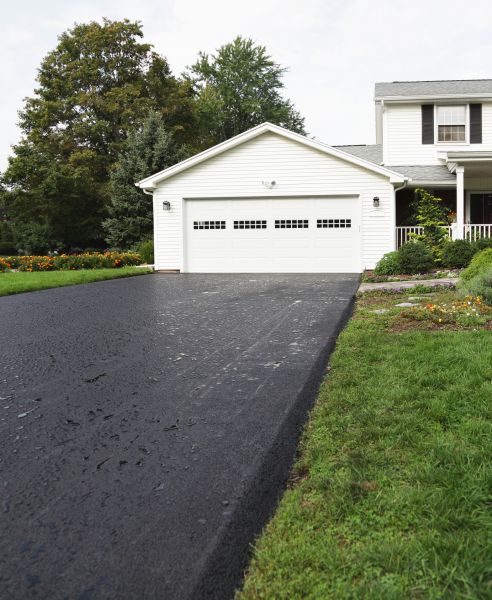 Cost of Blacktop Driveway Paving in Huntington Station